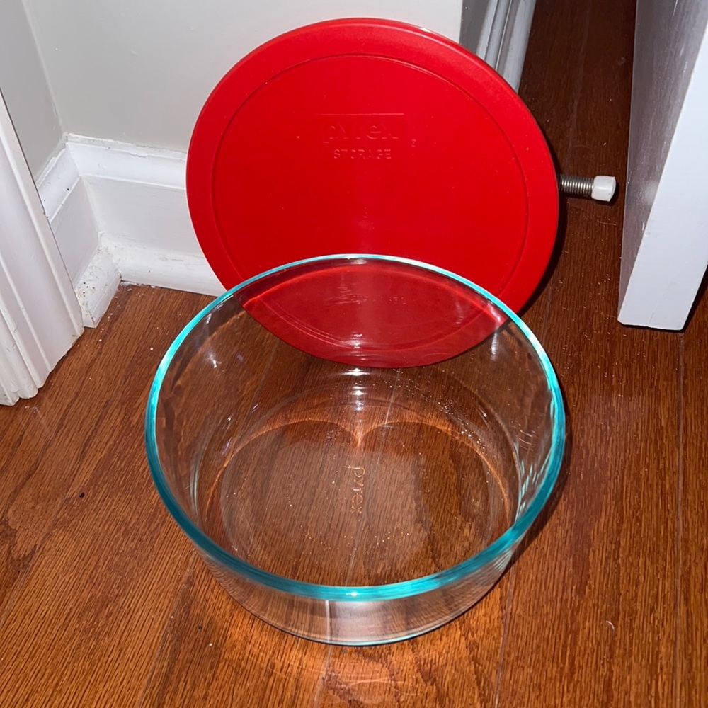 Pyrex 7 cups storage glass container